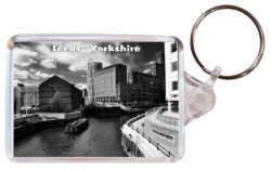 Leeds - Yorkshire - Double Sided Large Keyring Key Fob Chain Ring Gift Present Souvenir E5